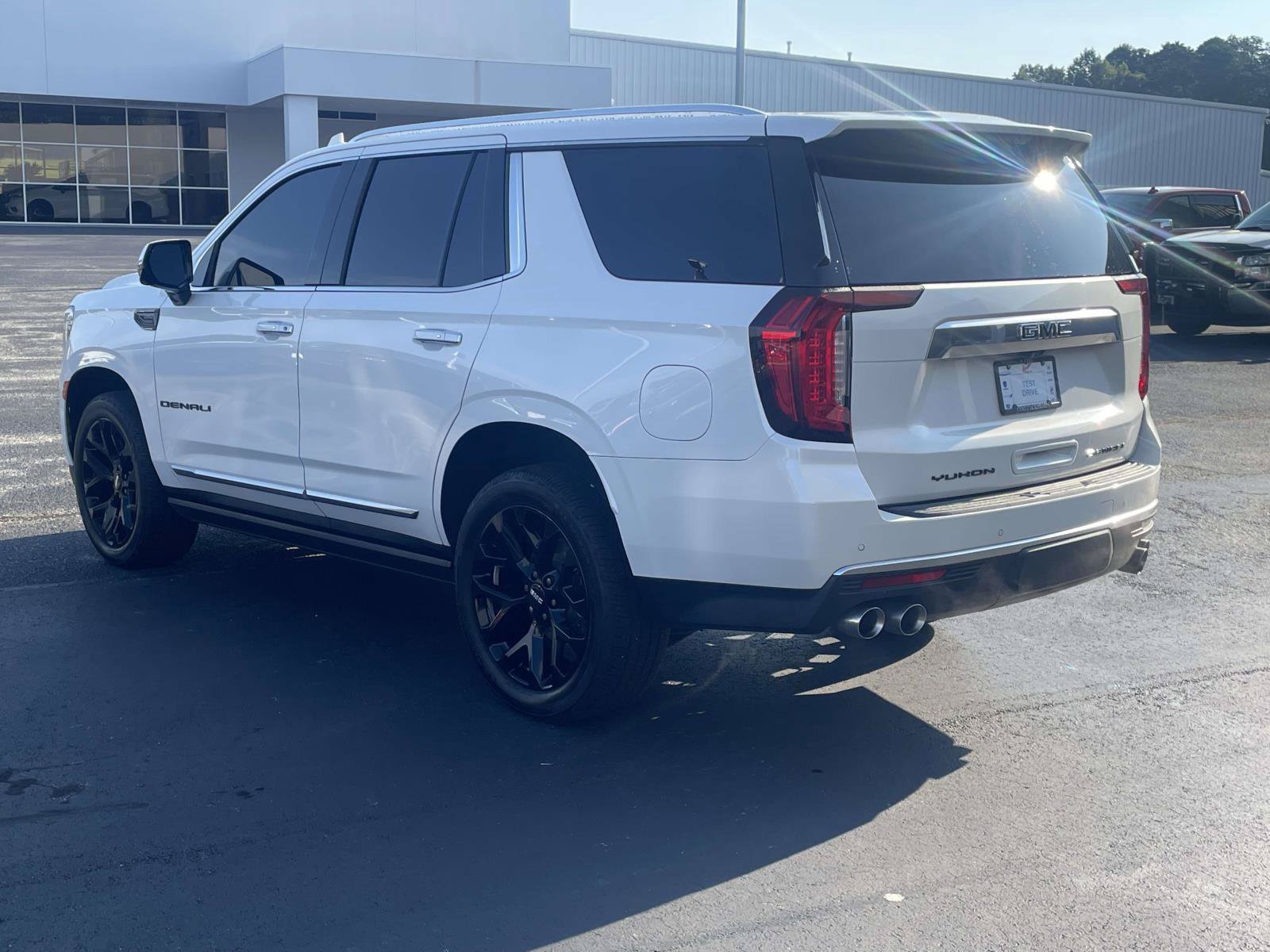 Used 2021 GMC Yukon Denali w/ Denali Premium Package RWD image 10