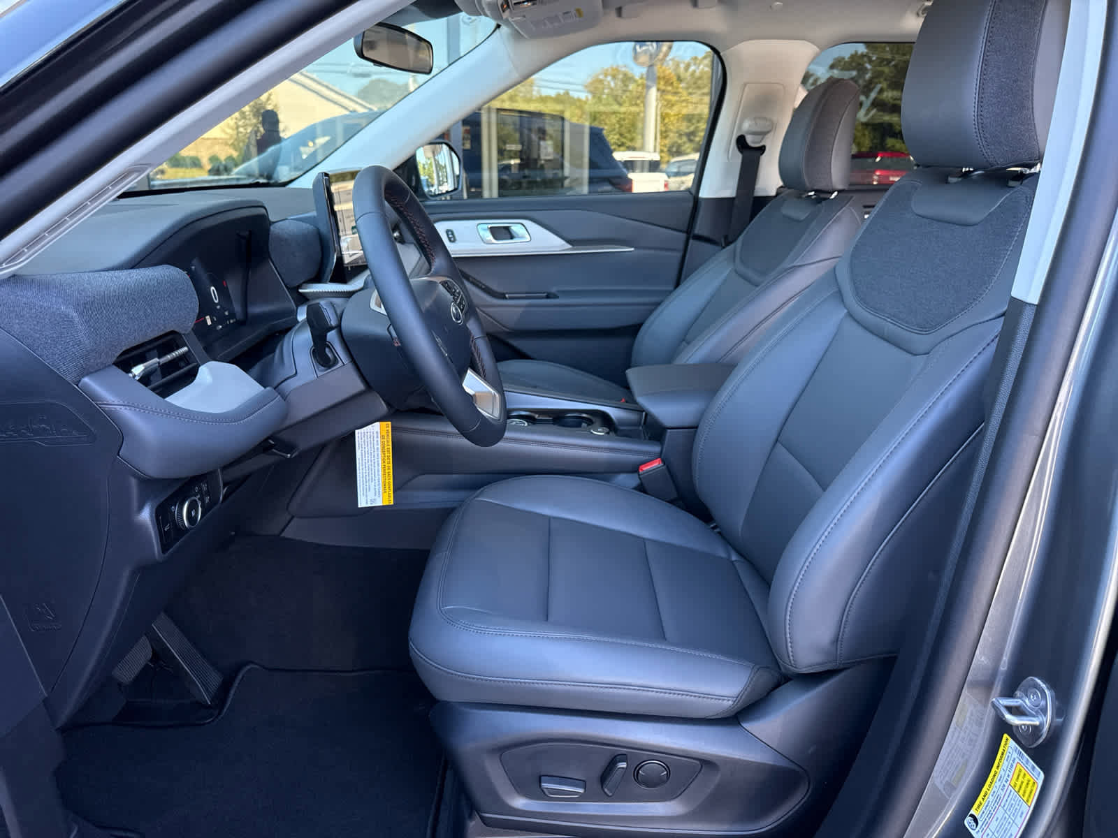 New 2025 Ford Explorer Active w/ Active Comfort Package image 21