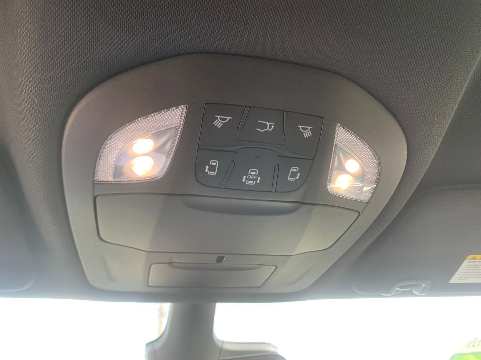 Used 2025 Chrysler Pacifica Select image 18