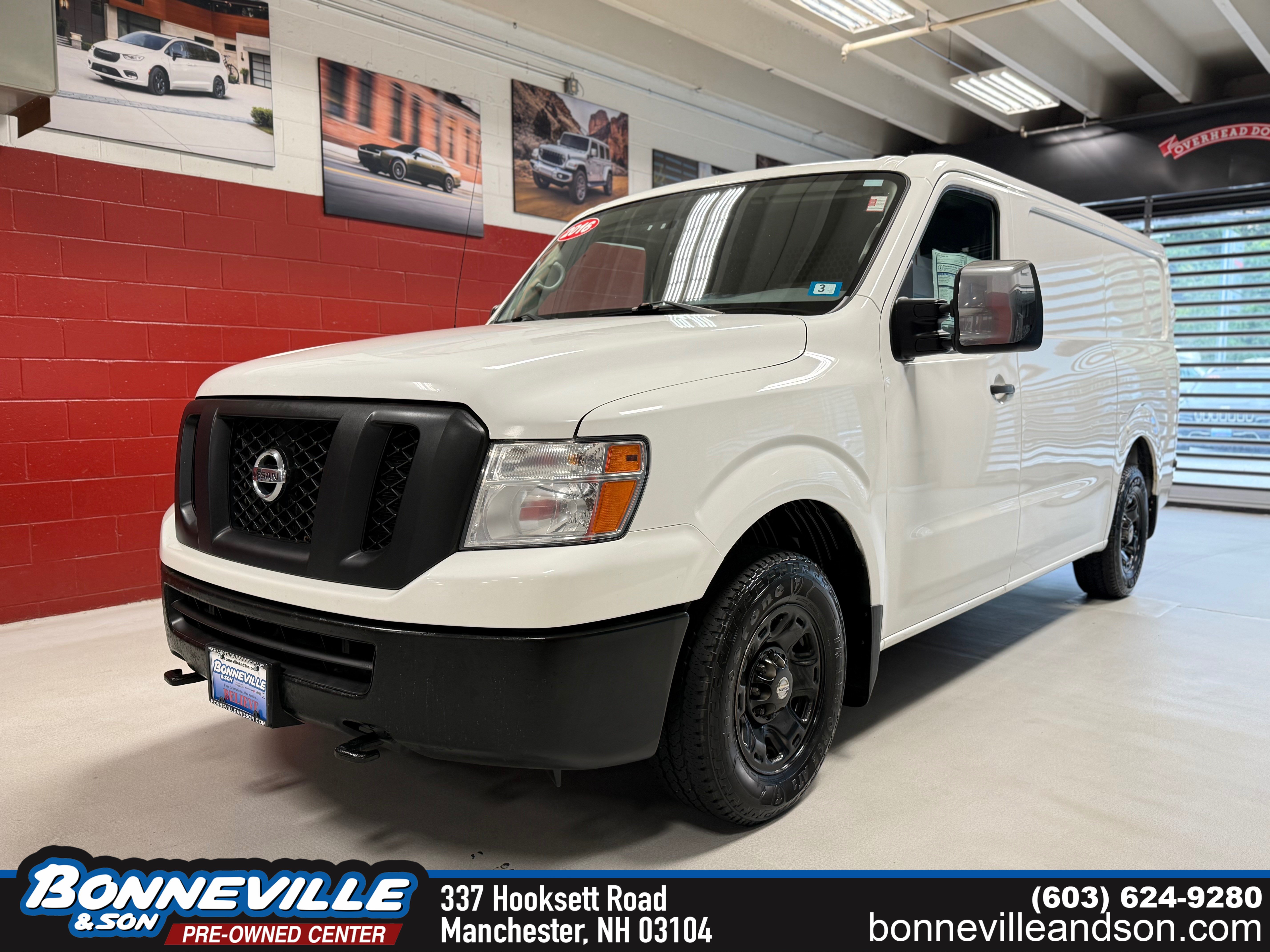 Used 2016 Nissan NV 2500 SV RWD image 1