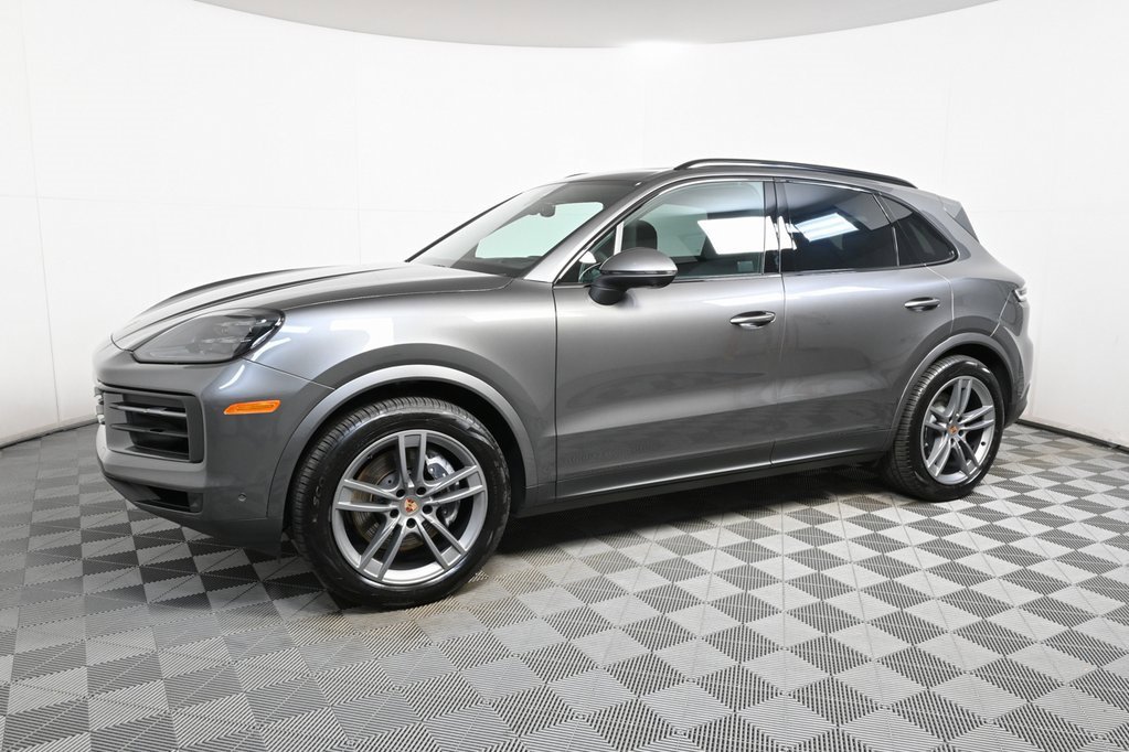 Used 2025 Porsche Cayenne image 2