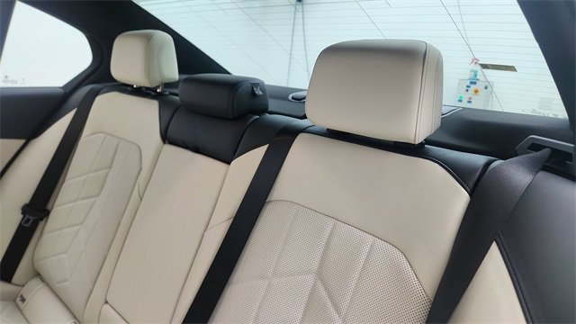 Used 2025 BMW i5 xDrive40 image 31