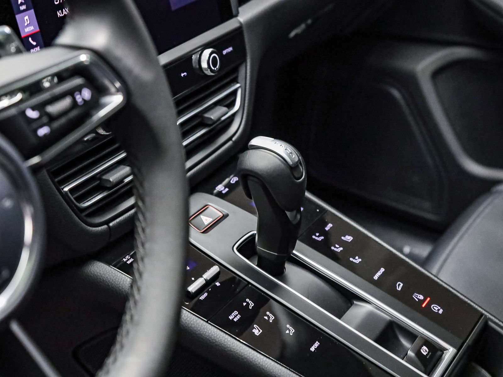 Certified 2026 Porsche Macan AWD/4WD image 24
