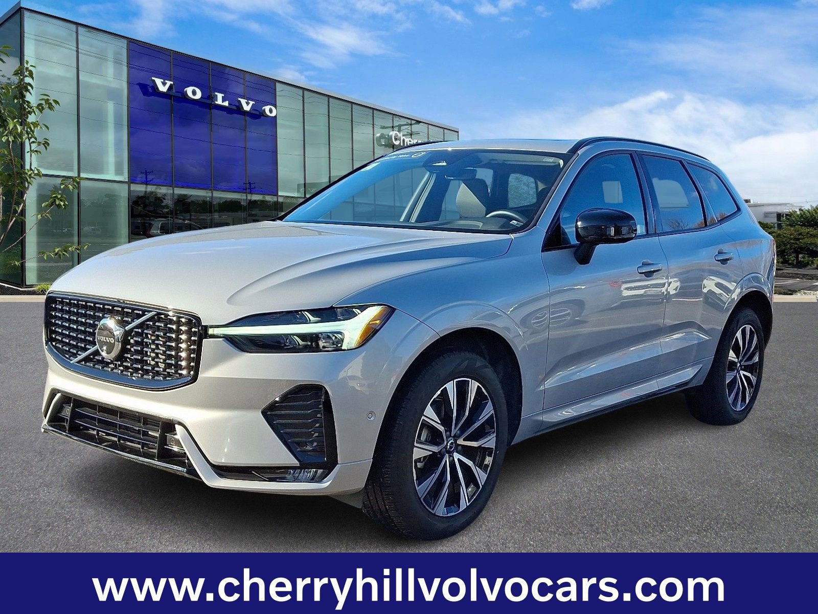 Certified 2025 Volvo XC60 B5 Plus image 4