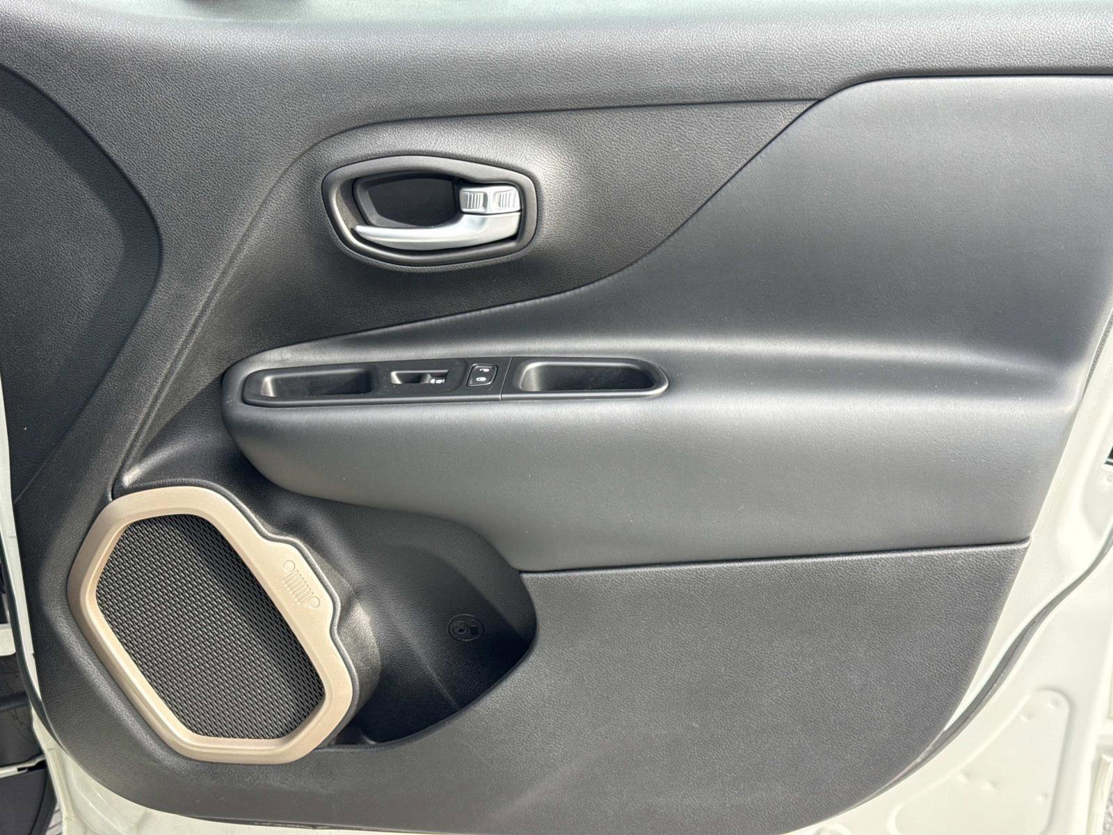 Used 2017 Jeep Renegade Limited image 19