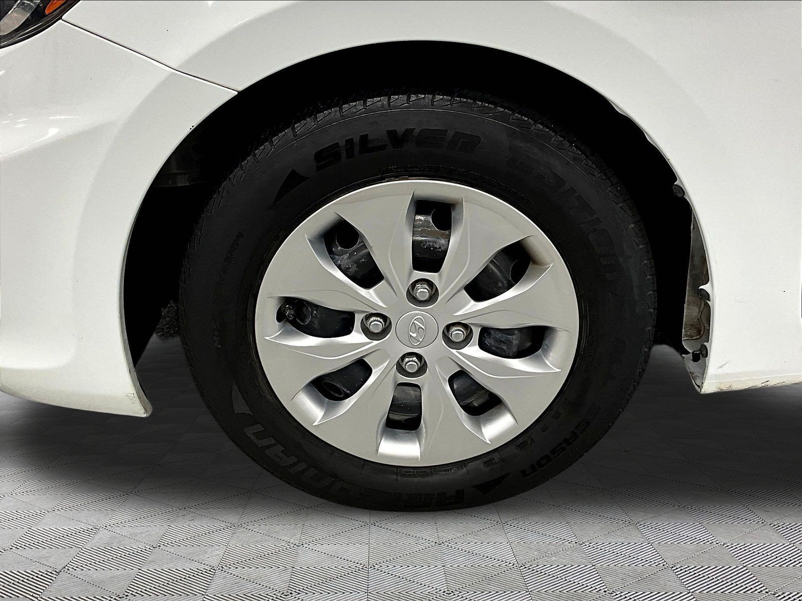 Used 2015 Hyundai Accent GLS FWD image 33