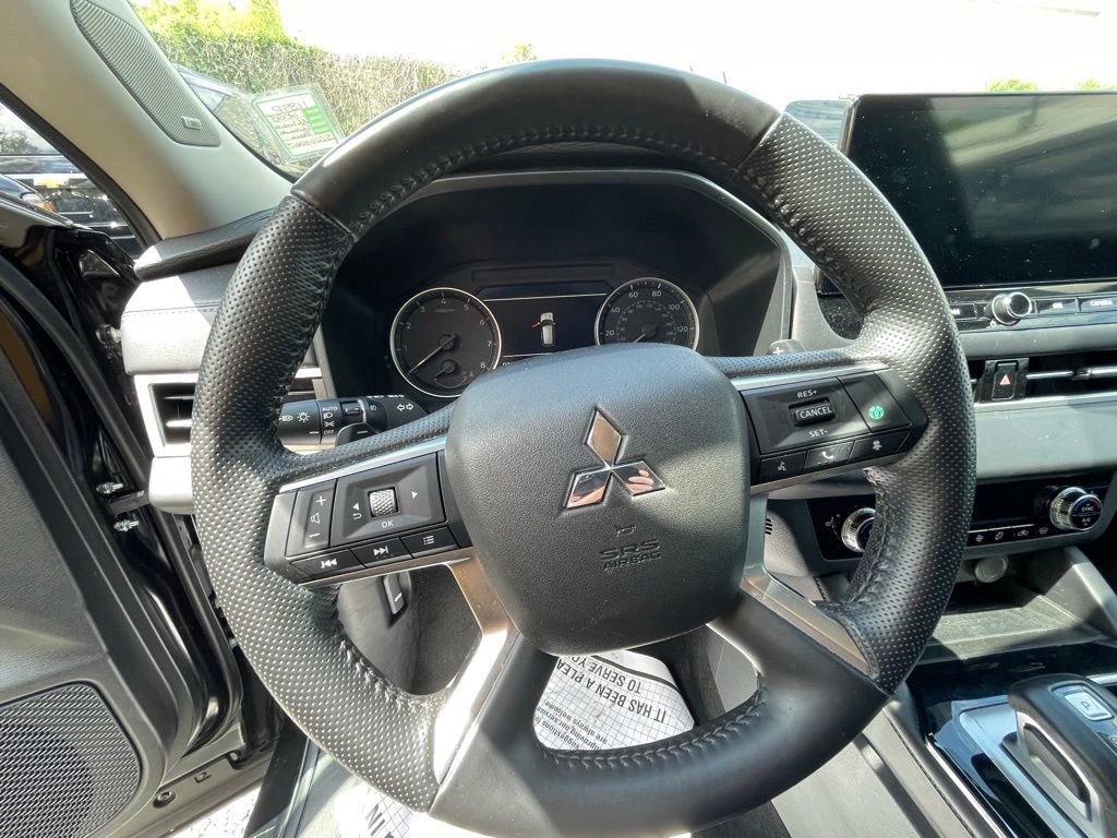 Used 2025 Mitsubishi Outlander AWD image 11