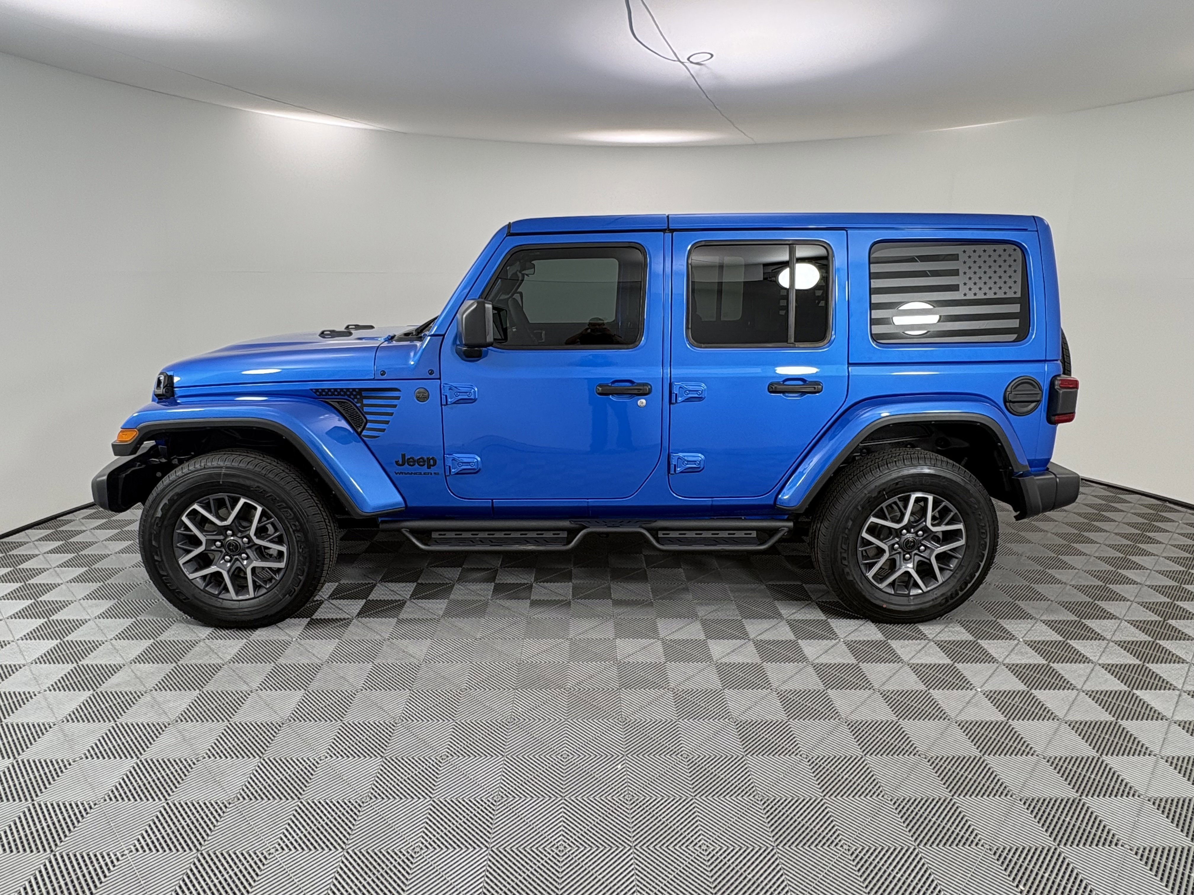 Certified 2025 Jeep Wrangler Unlimited Sahara AWD/4WD image 2