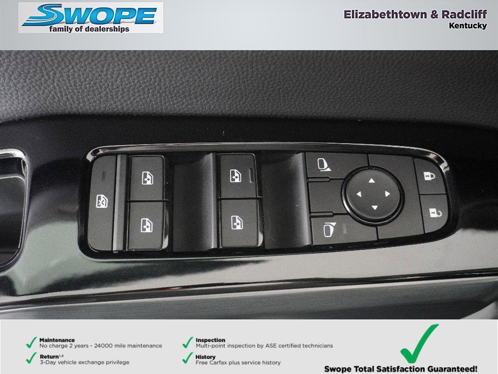 Used 2025 Nissan Pathfinder SL image 16