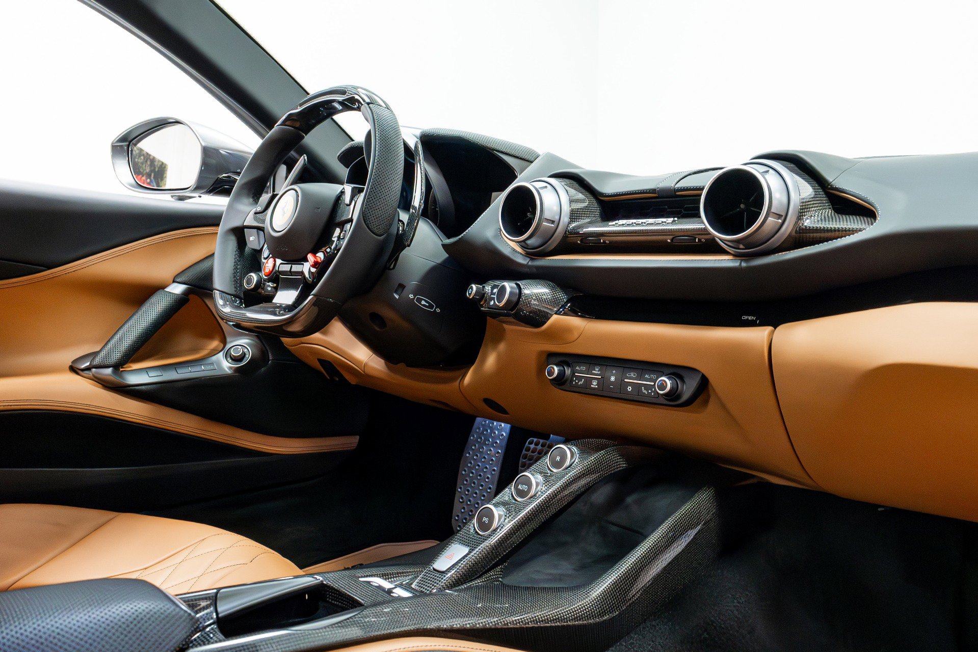 Used 2020 Ferrari 812 Superfast RWD image 27