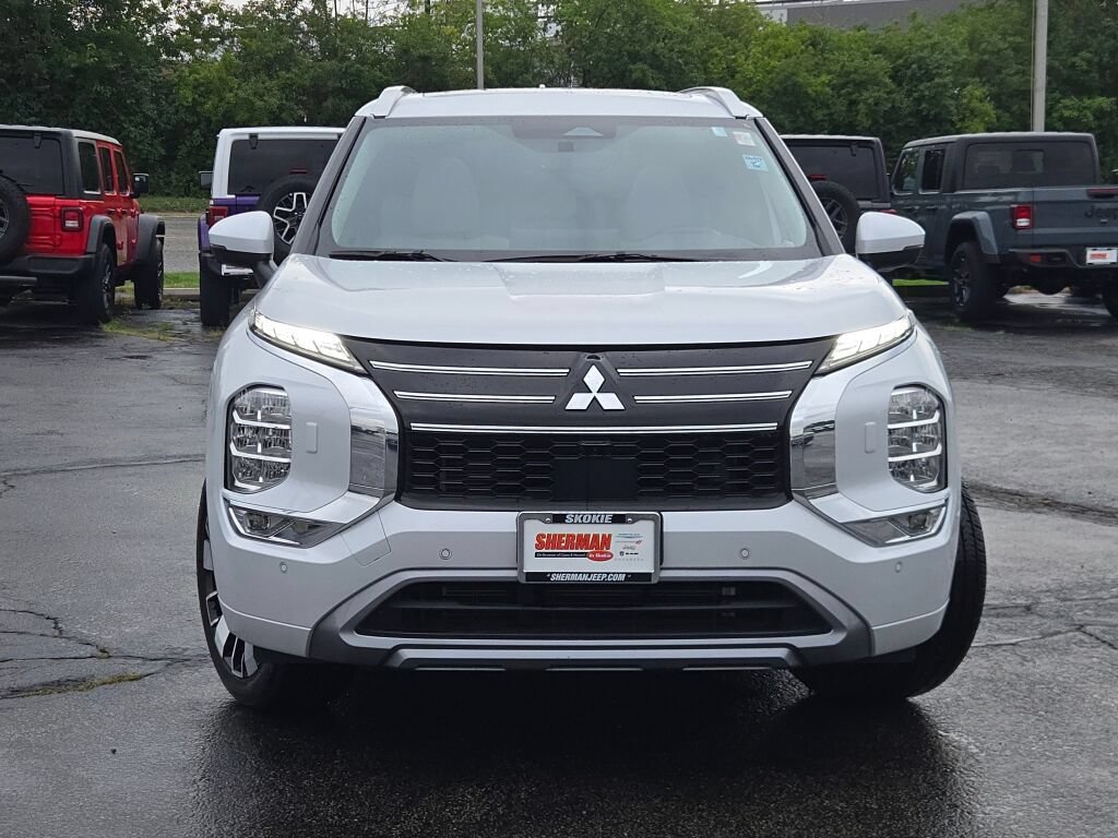 Used 2025 Mitsubishi Outlander SEL AWD/4WD image 2
