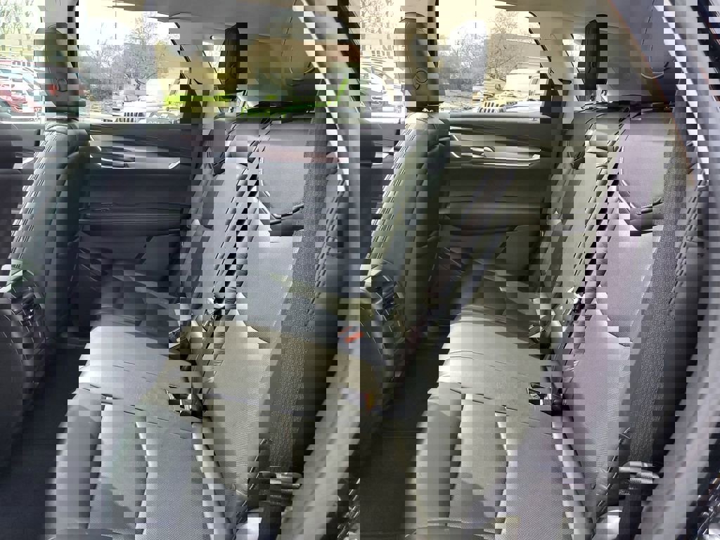 Used 2017 Cadillac XT5 Luxury w/ Driver Awareness Package FWD image 11