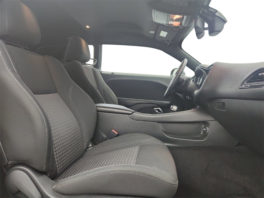 Used 2019 Dodge Challenger SXT image 21