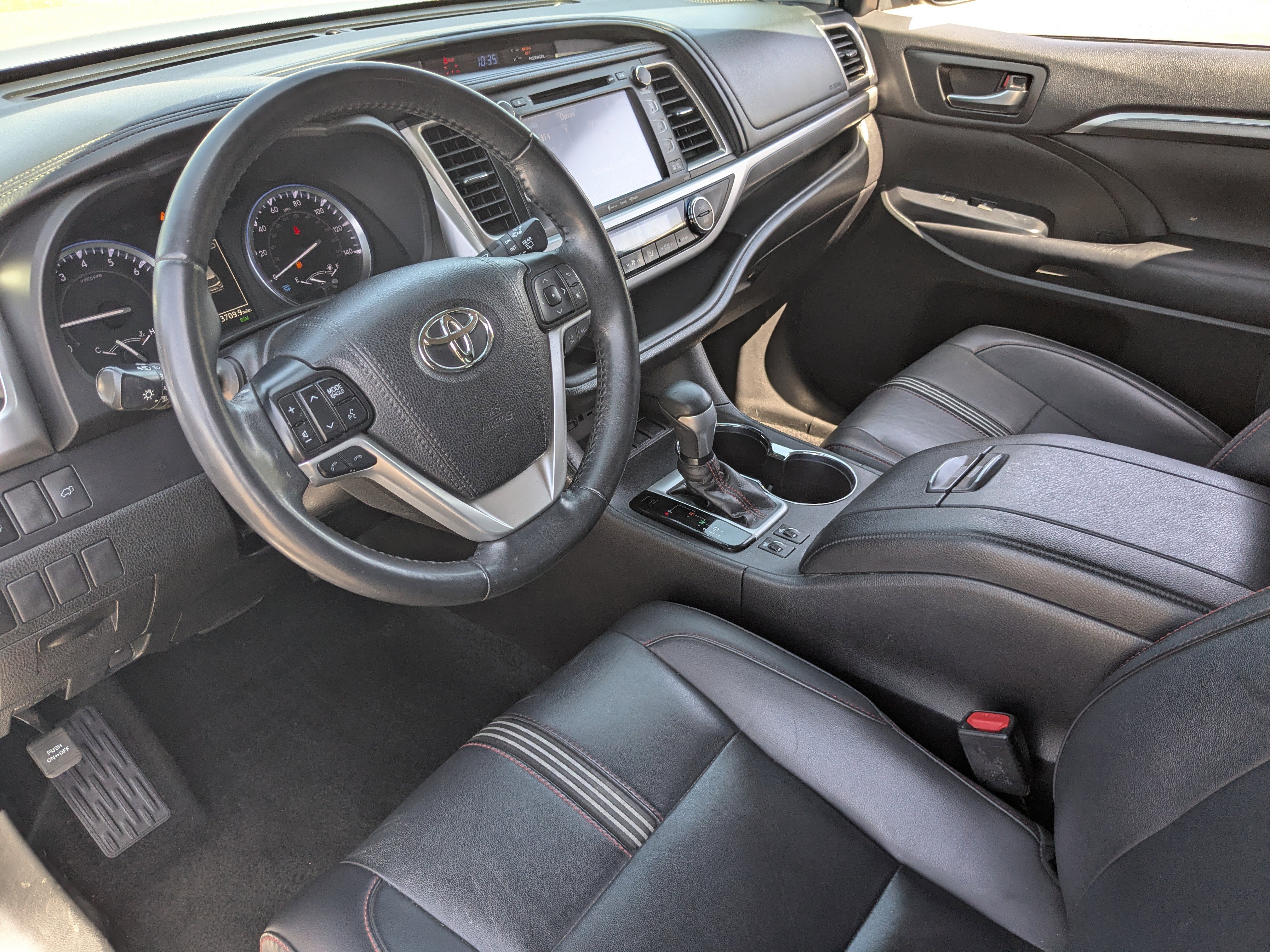 Used 2019 Toyota Highlander SE FWD image 18