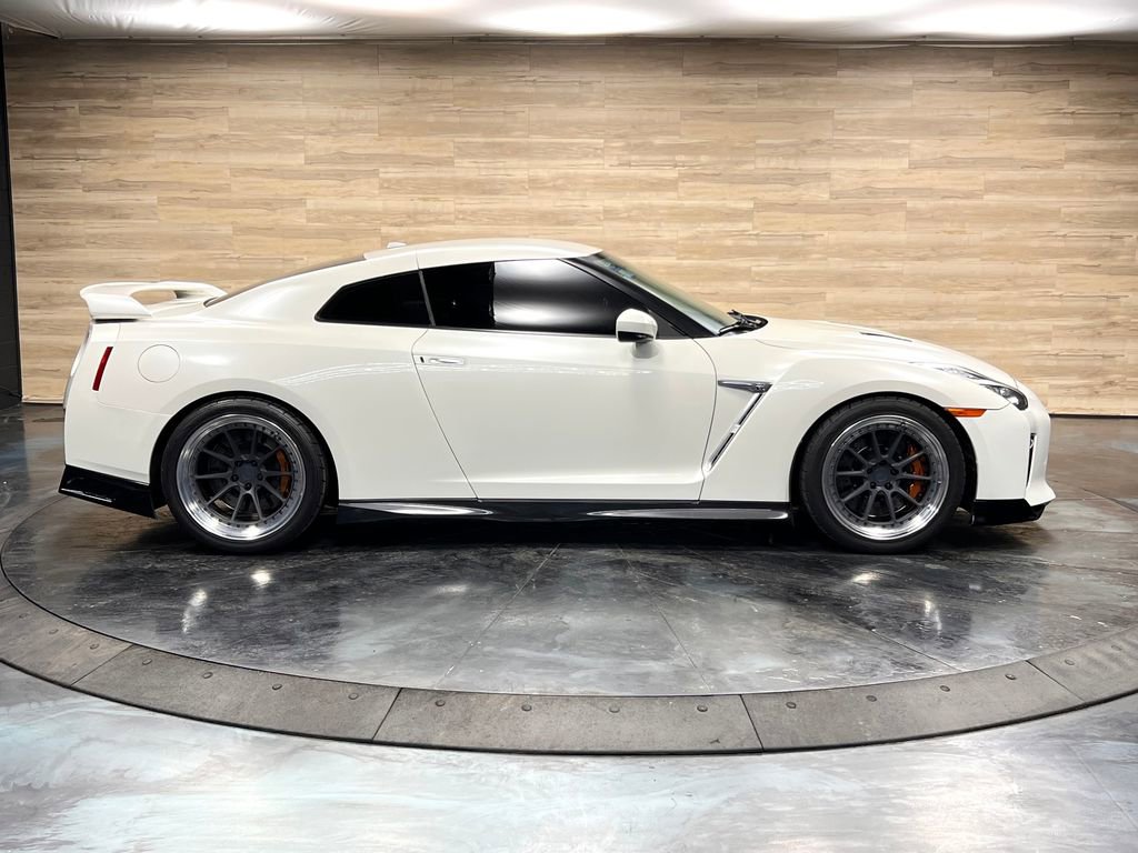 Used 2020 Nissan GT-R Premium w/ Premium Interior Package image 26