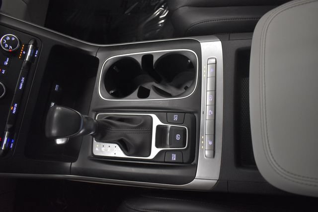 Used 2024 Kia Carnival LX FWD image 24