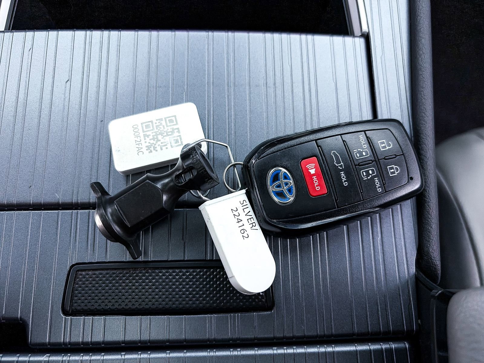 Used 2025 Toyota Sienna XLE FWD image 31