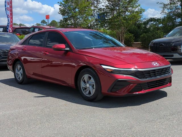 Certified 2025 Hyundai Elantra SE image 3