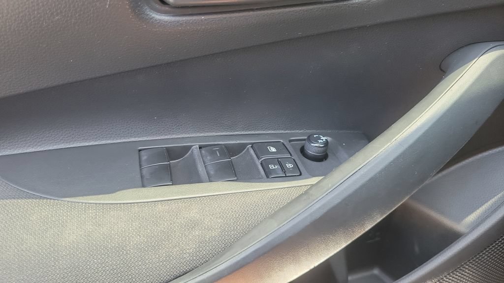 Used 2022 Toyota Corolla LE FWD image 16