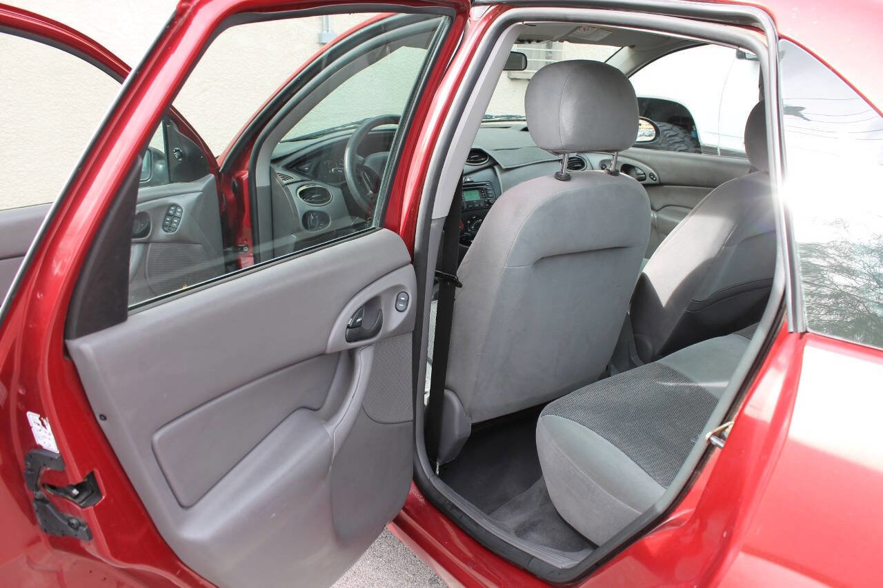 Used 2003 Ford Focus SE FWD image 23