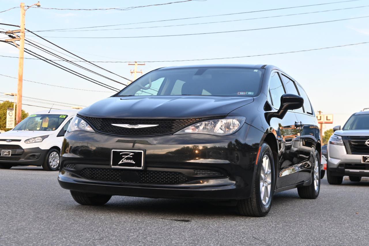 Used 2021 Chrysler Voyager LX FWD image 6