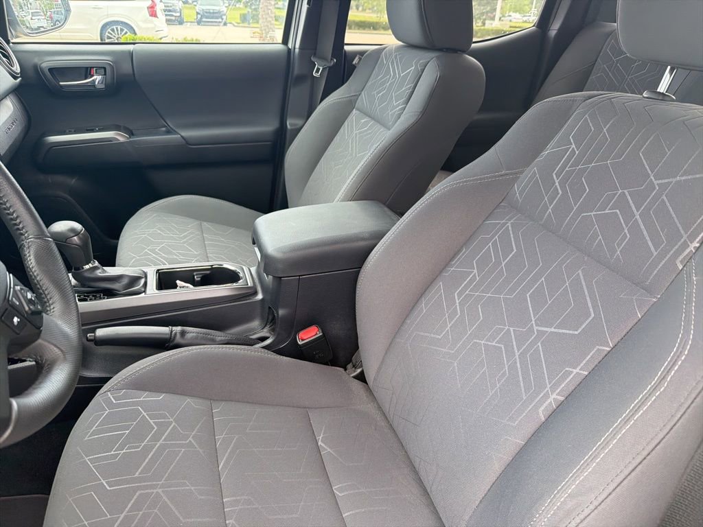 Used 2017 Toyota Tacoma TRD Sport w/ Tow Package image 4