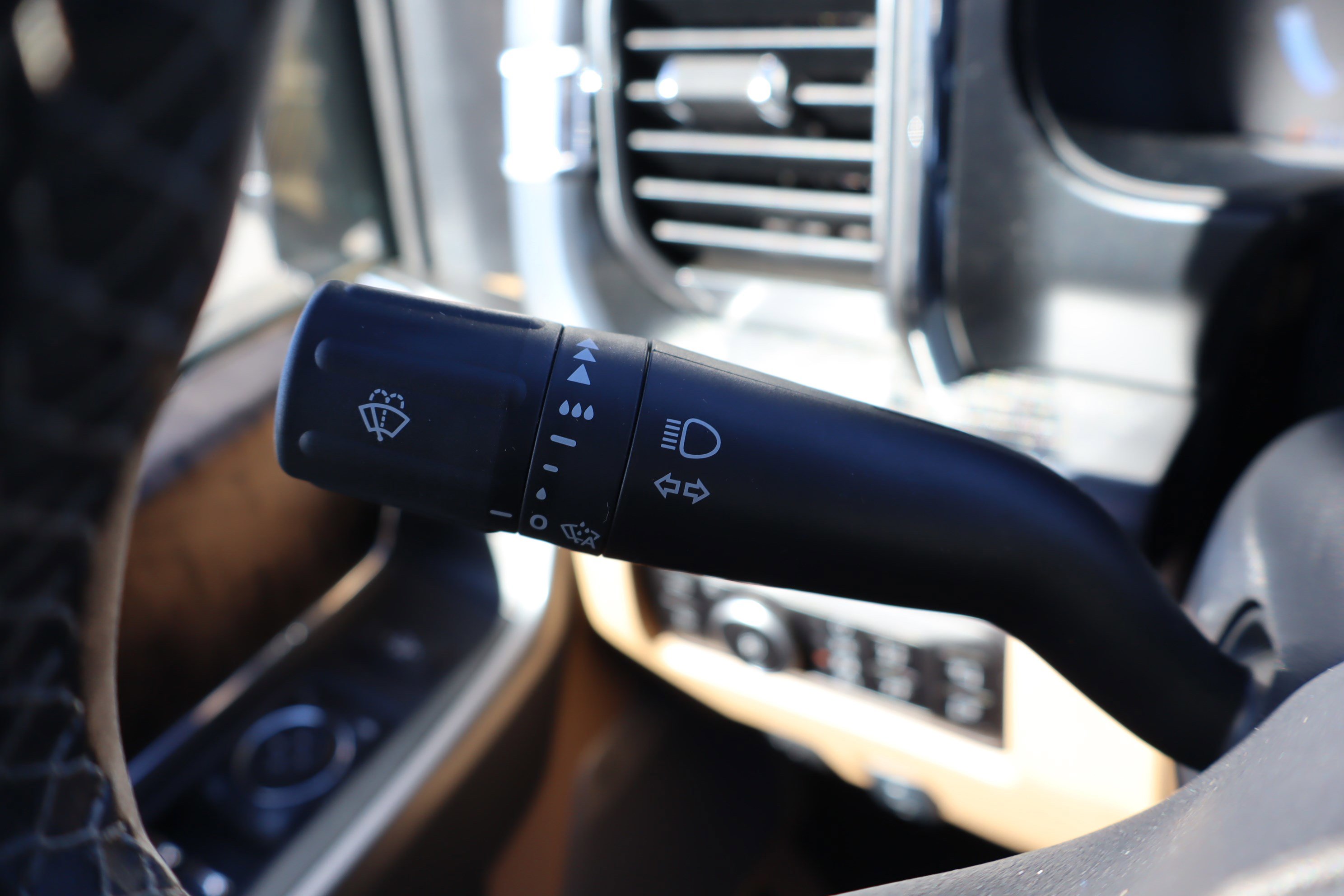 Used 2025 Ford F250 Lariat image 24