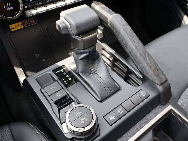 Used 2024 Toyota Tacoma Limited w/ Limited Package (LT) AWD/4WD image 19
