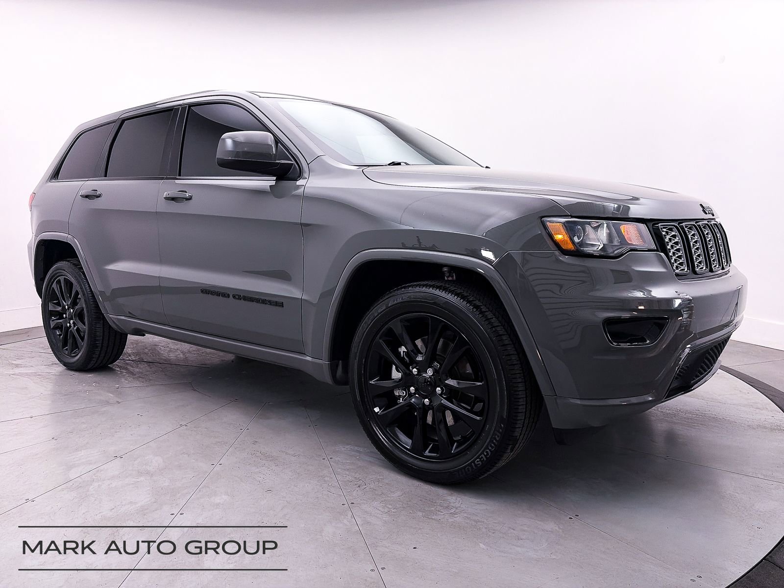 Used 2021 Jeep Grand Cherokee Laredo X RWD image 1