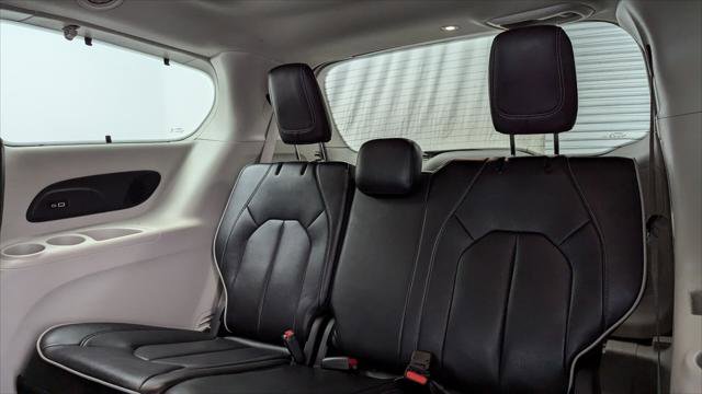 Used 2023 Chrysler Pacifica Limited image 17
