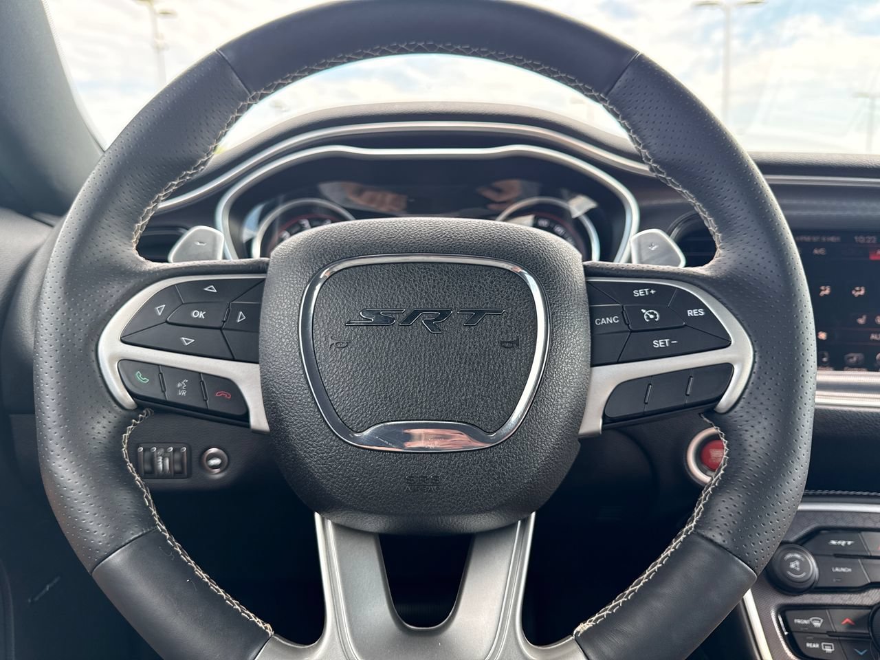 Used 2015 Dodge Challenger SRT RWD image 17