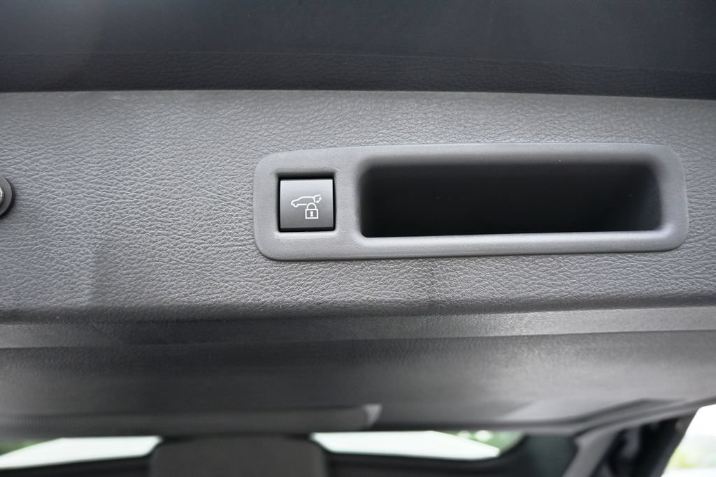 New 2026 Toyota Sienna XSE FWD image 9