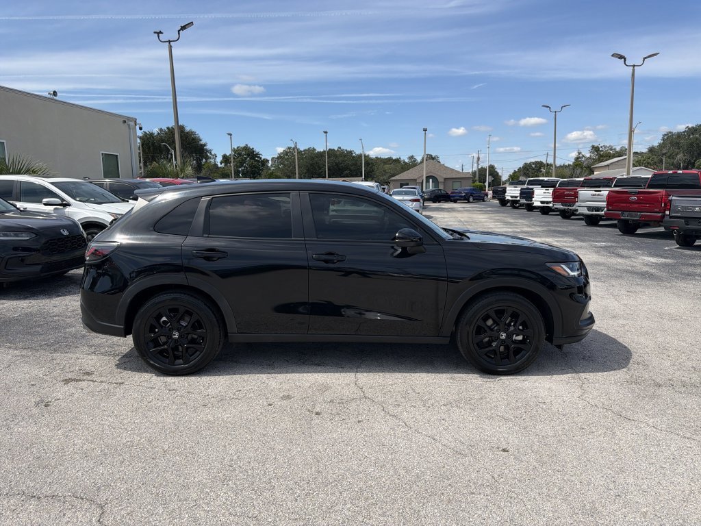 Used 2024 Honda HR-V Sport image 3
