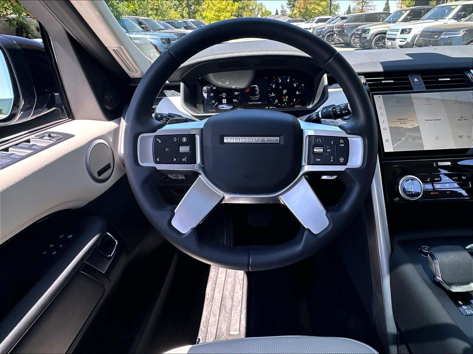 Used 2025 Land Rover Discovery S AWD/4WD image 5