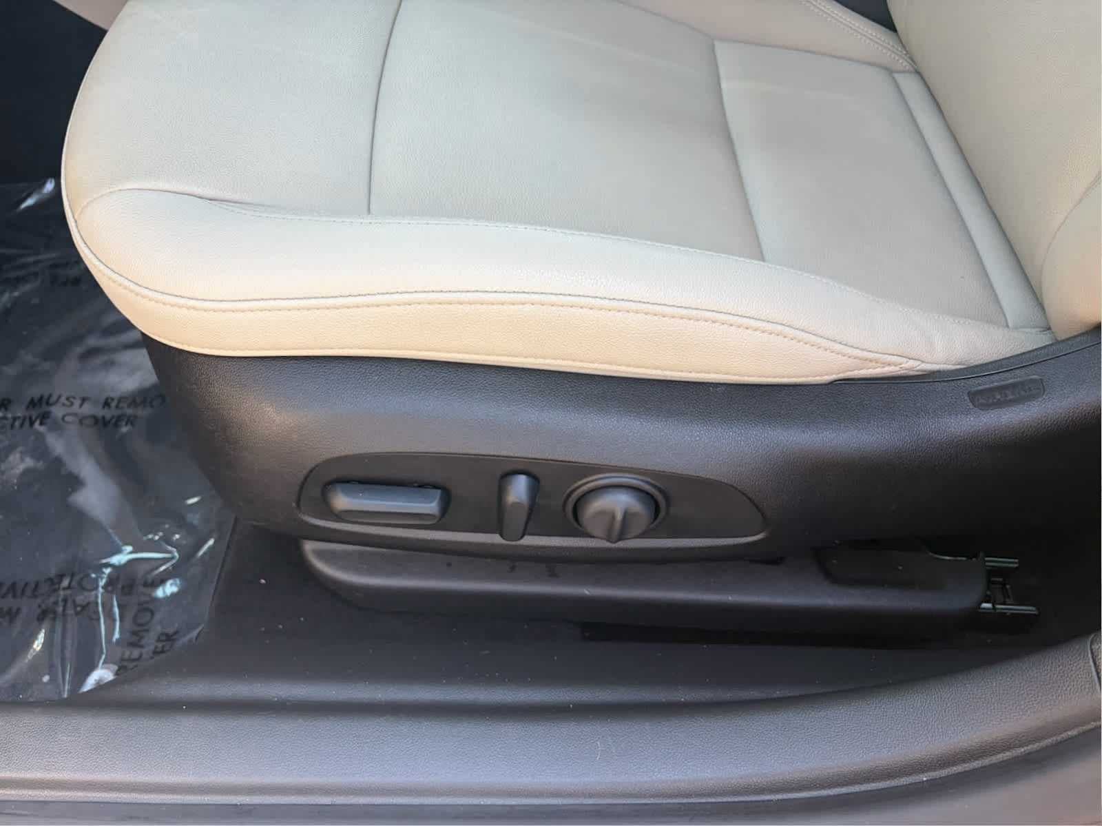 Used 2018 Buick Regal Essence w/ Sights and Sounds Package AWD/4WD image 11