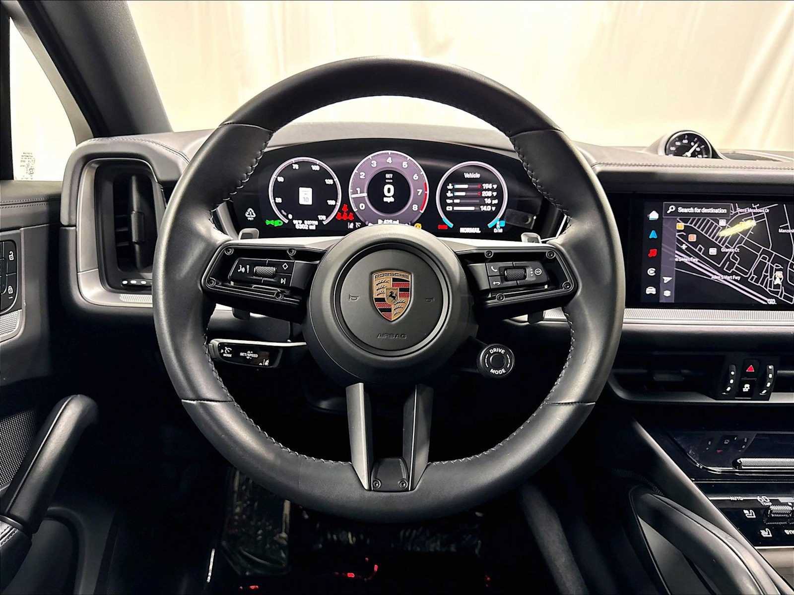 Used 2025 Porsche Cayenne Coupe AWD/4WD image 17