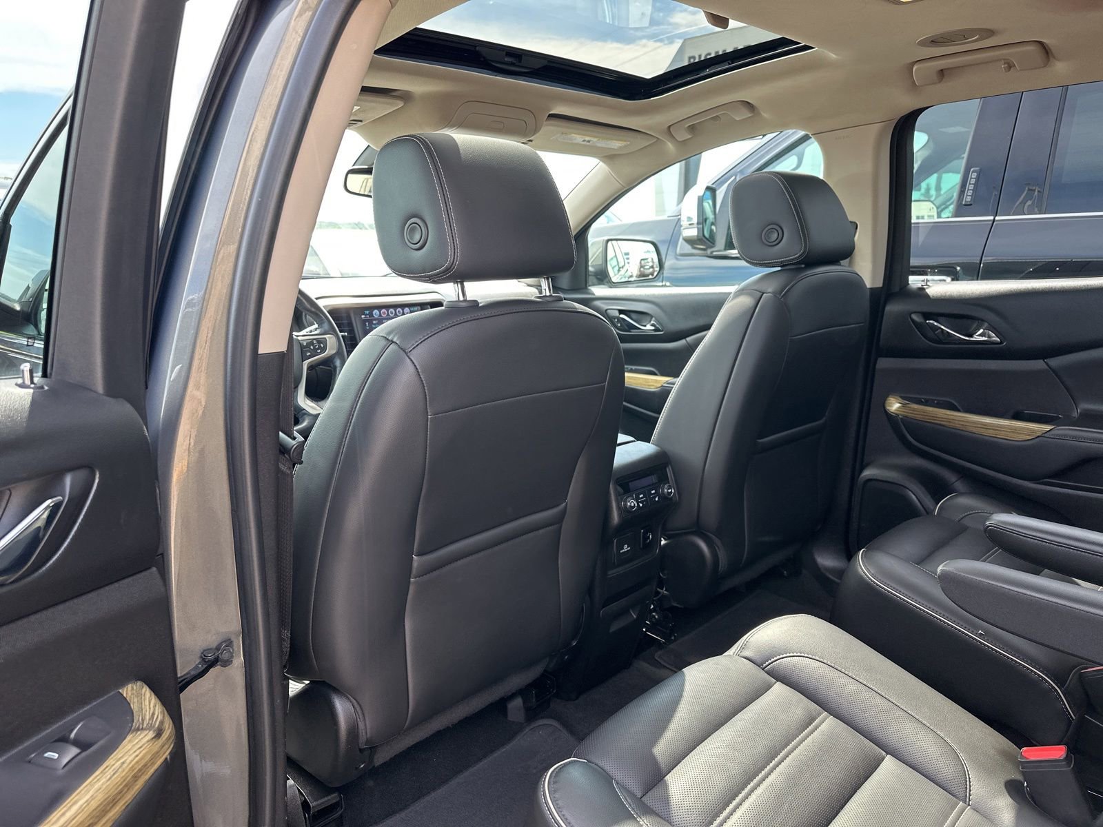 Used 2018 GMC Acadia Denali AWD/4WD image 21