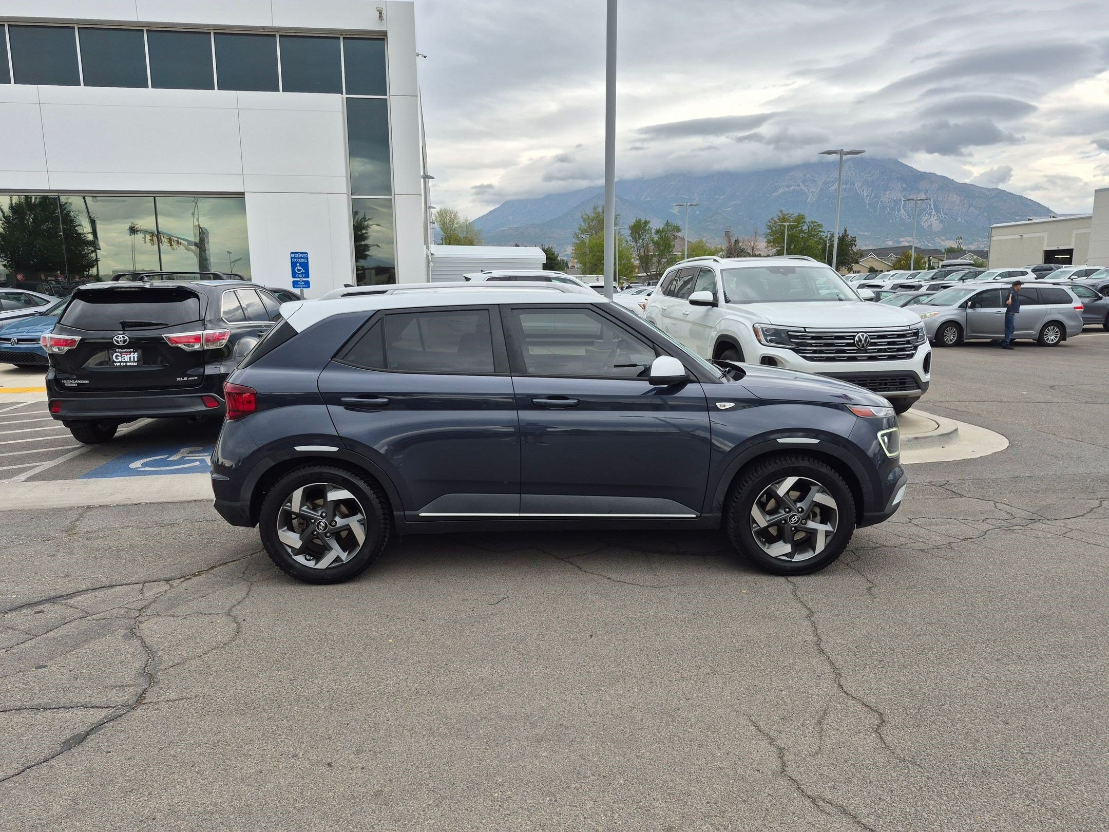 Used 2021 Hyundai Venue w/ Cargo Package FWD image 2