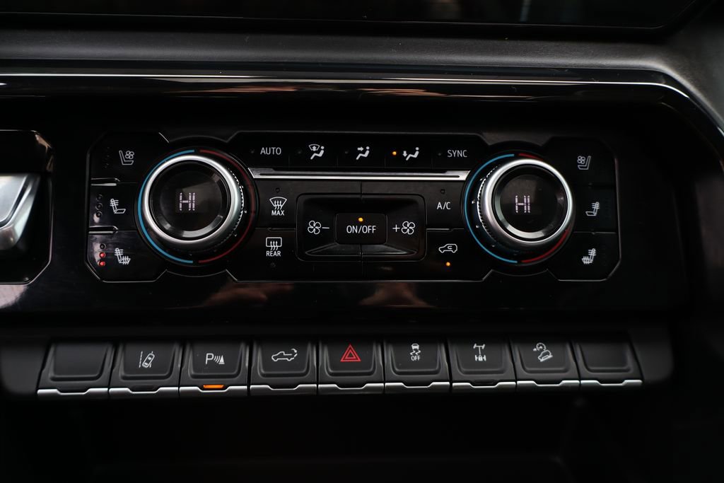 Used 2024 GMC Sierra 2500 AT4X image 28