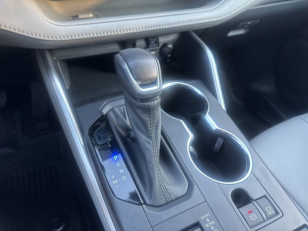 Used 2021 Toyota Highlander XLE image 7