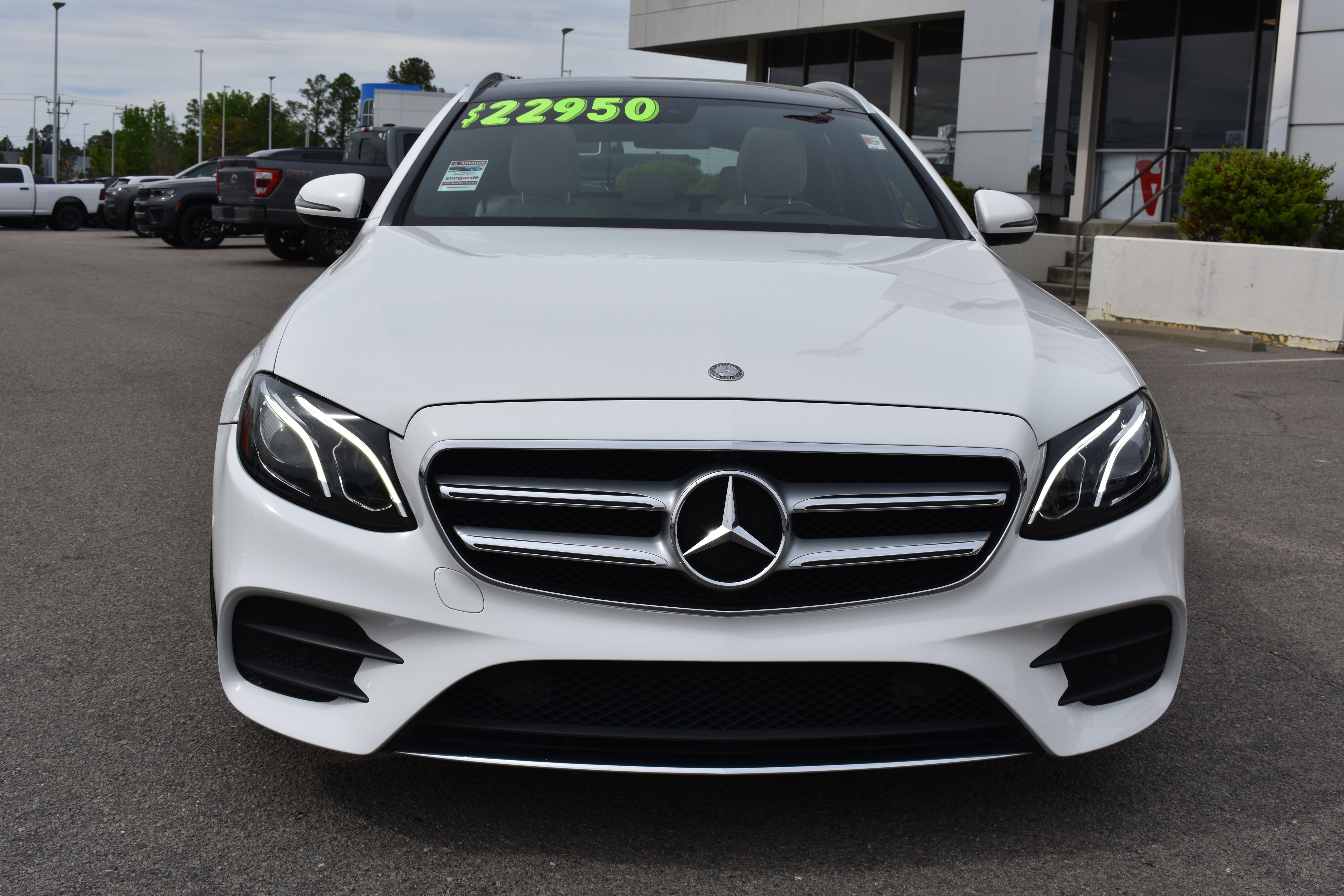 Used 2017 Mercedes-Benz E 400 4MATIC Wagon image 4