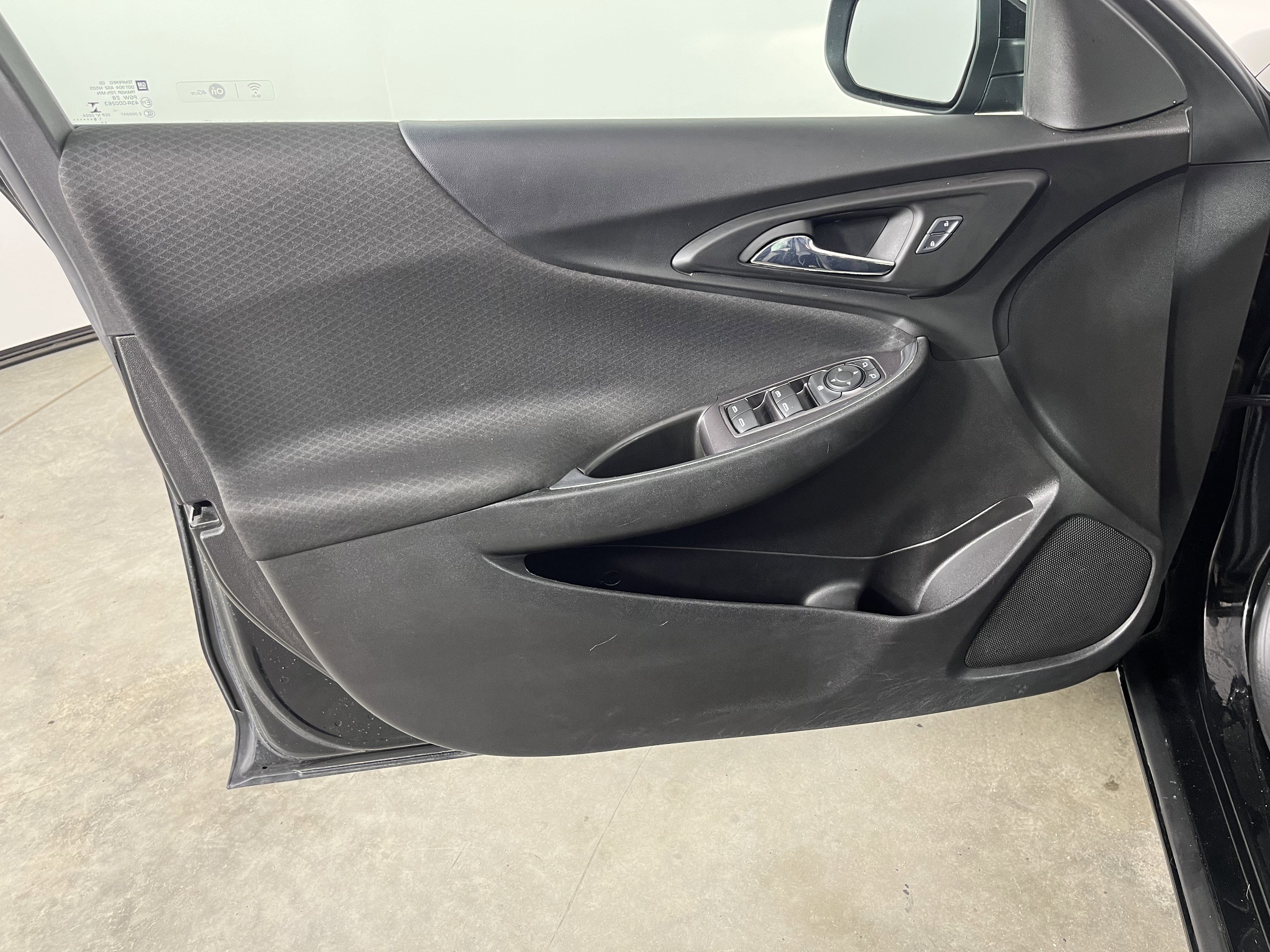 Used 2017 Chevrolet Malibu LT FWD image 17