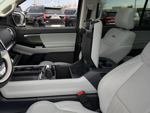 Certified 2025 Ford Expedition Platinum image 37