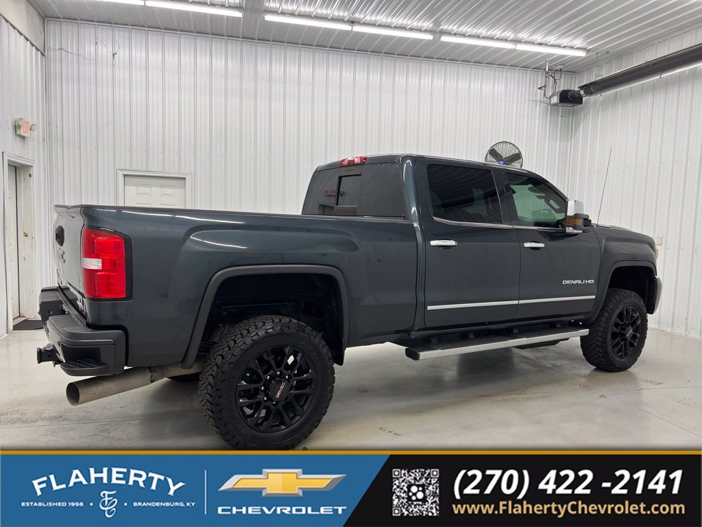 Used 2019 GMC Sierra 2500 Denali w/ Duramax Plus Package AWD/4WD image 2