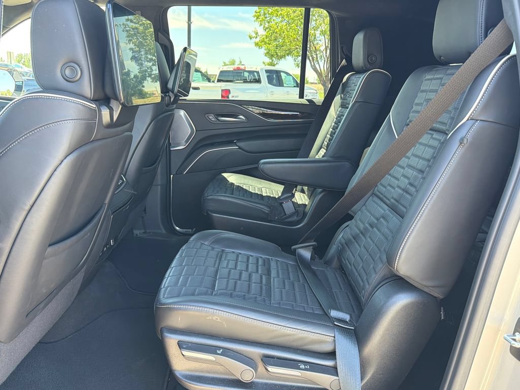 Used 2024 Cadillac Escalade ESV Sport Platinum w/ LPO, ONYX Package AWD/4WD image 27