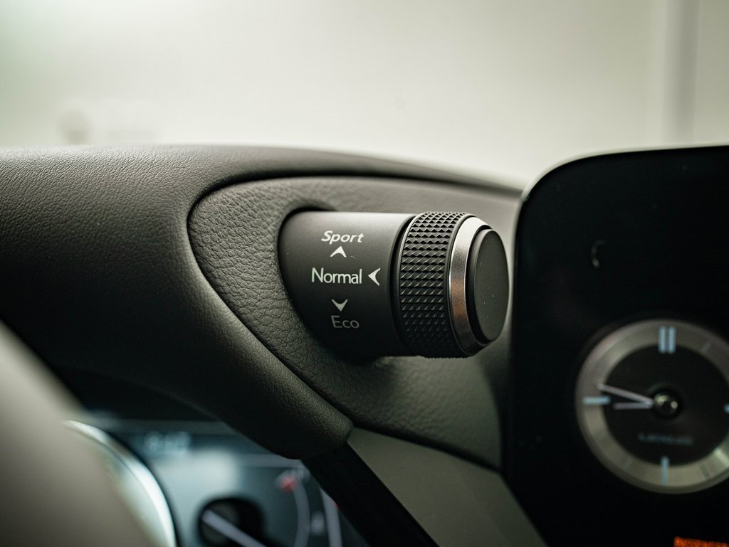 New 2025 Lexus ES 350 w/ Premium Package image 32