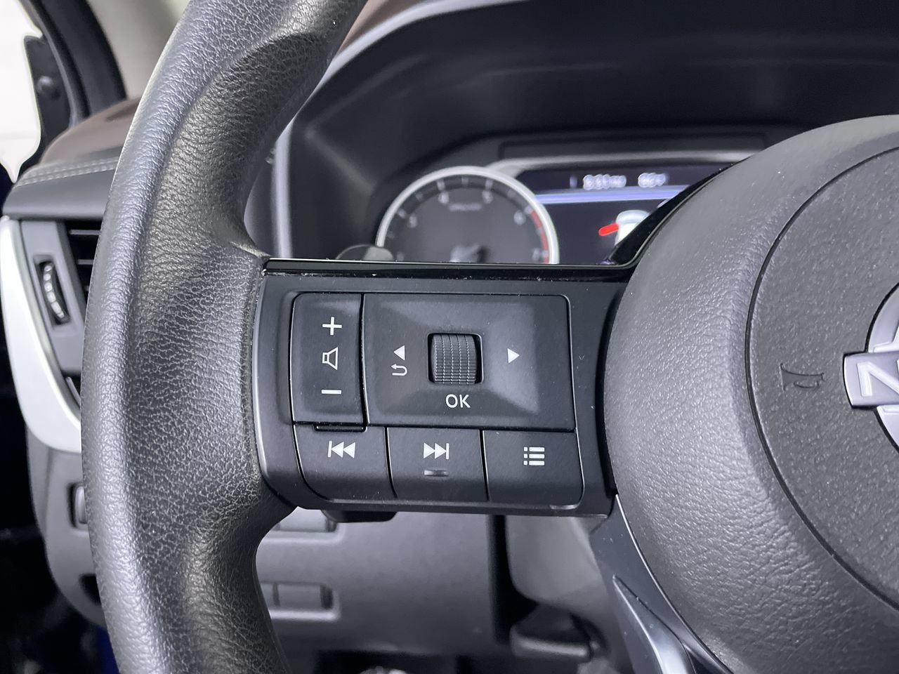 Used 2023 Nissan Rogue SV AWD/4WD image 26