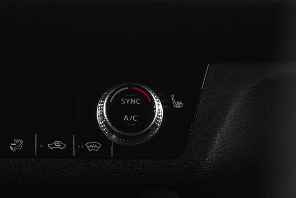 Used 2024 Mitsubishi Outlander SE Black Edition image 37