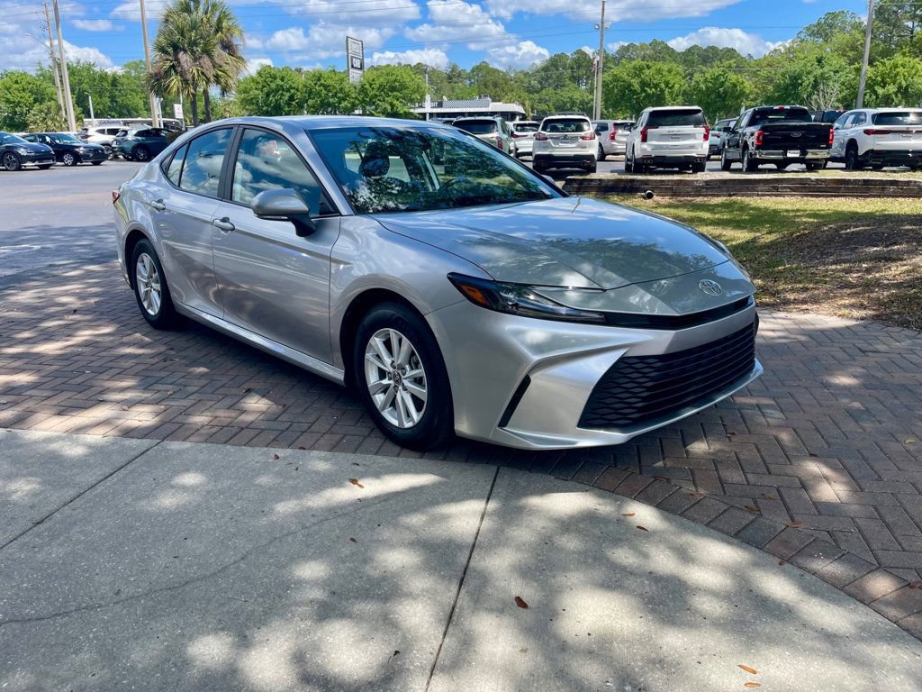 Used 2025 Toyota Camry LE image 7