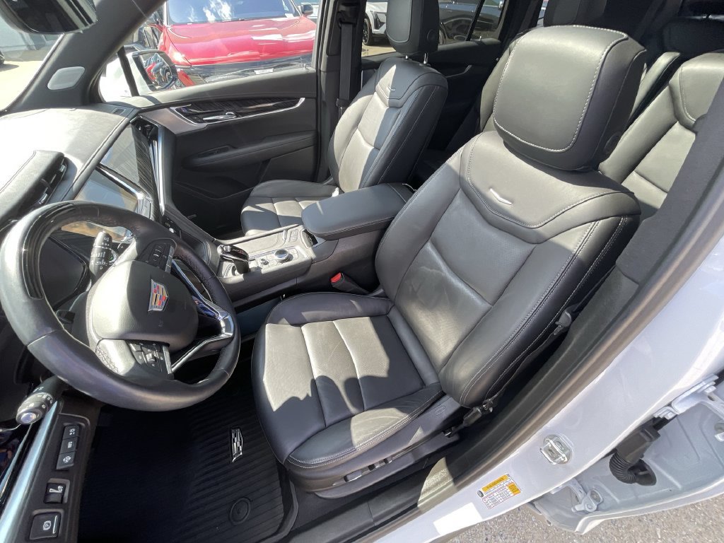 Used 2025 Cadillac XT6 Premium Luxury w/ Technology Package FWD image 19